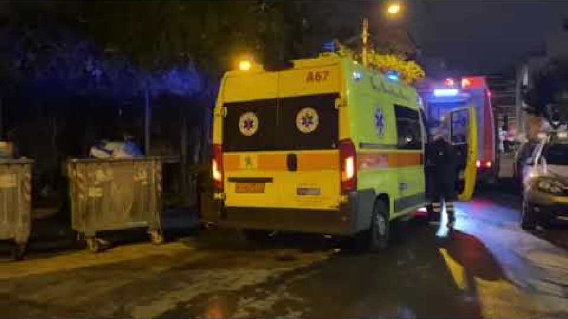 Aσθενοφόρο σε φωτιά