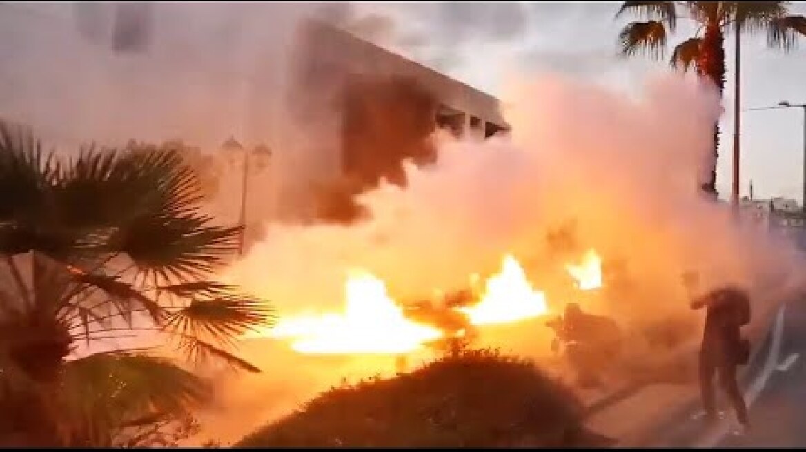 Fierce riot at the US Embassy for George Floyd in solidarity to the US rebellion [Athens, Greece]