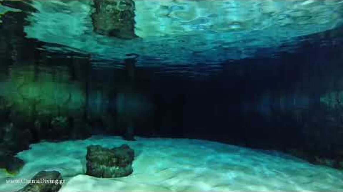 Μαγευτικές εικόνες από ανεξερεύνητο υποθαλάσσιο σπήλαιο στα Χανιά
