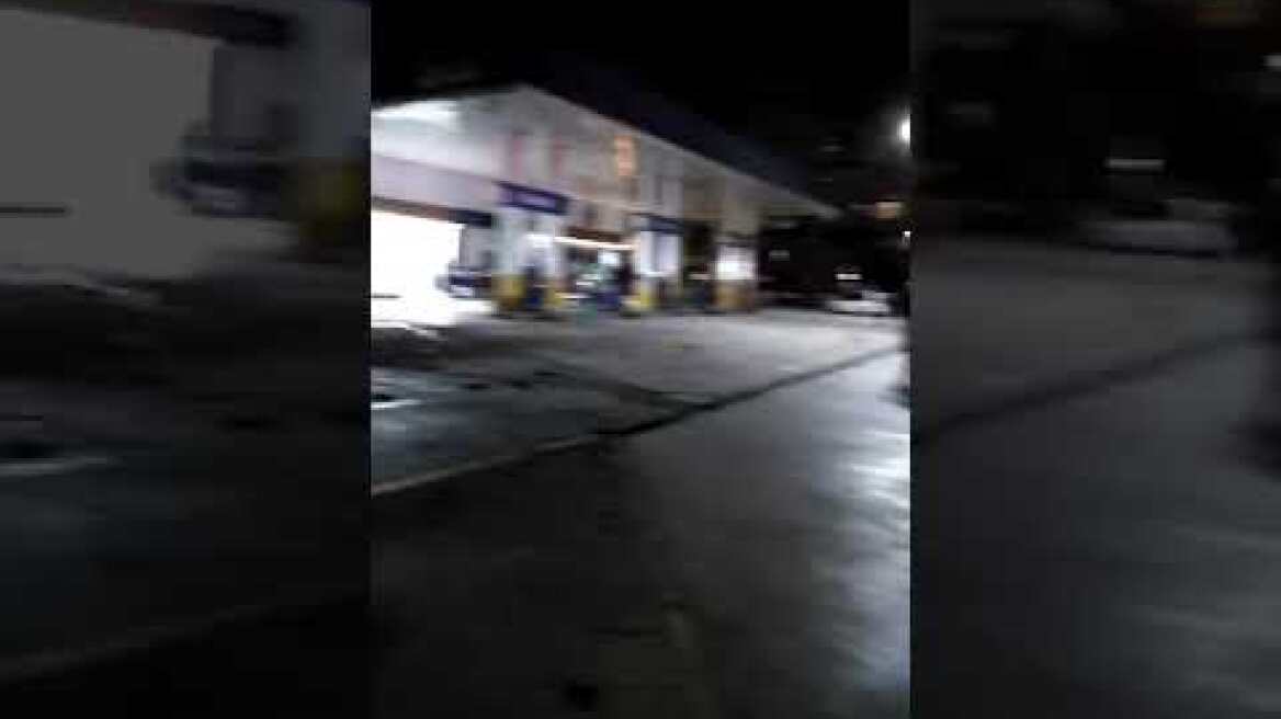 Πλάνα από το βενζινάδικο στον Πειραιά