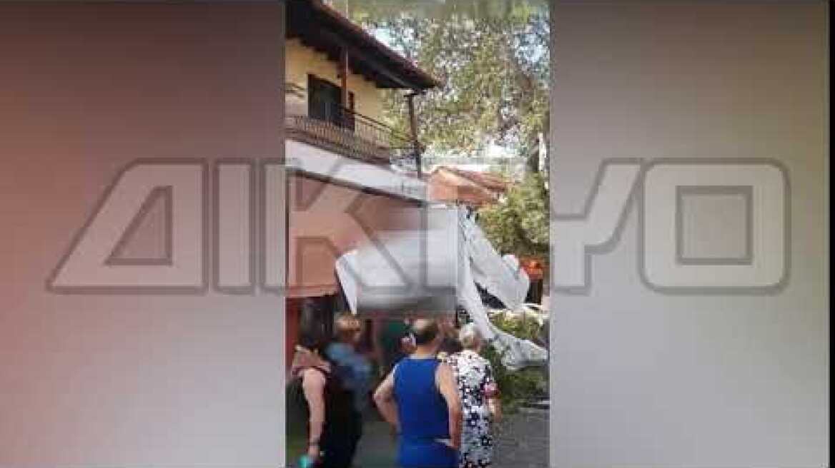 Σέρρες: Έπεσε μονοκινητήριο αεροσκάφος στην πλατεία της Πρώτης (βιντεο)