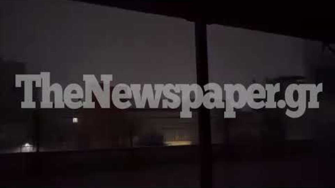 Κεραυνοί: η νύχτα έγινε μέρα στον Βόλο