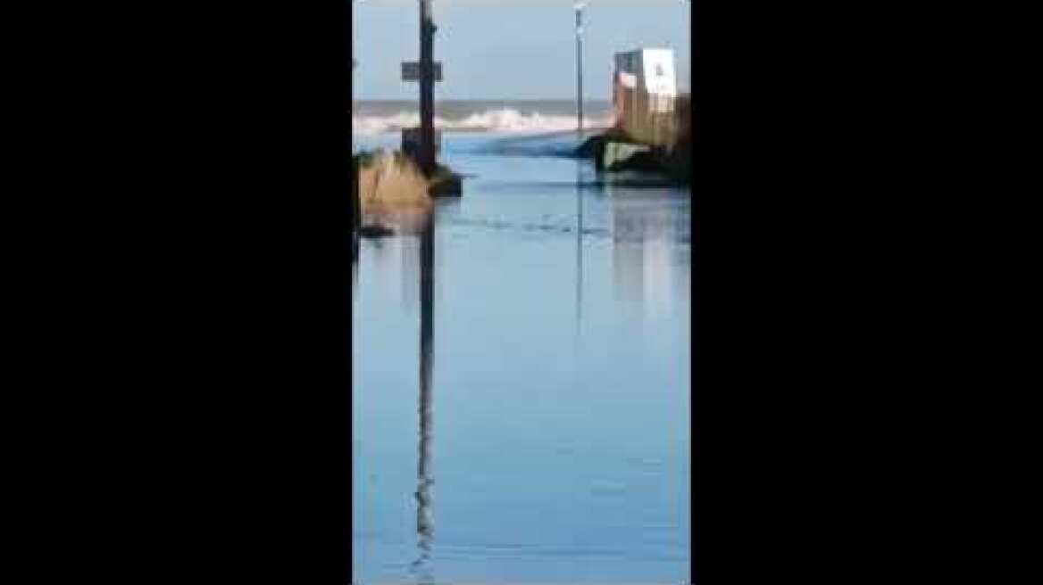 Η θάλασσα βγήκε στη στεριά στα Μεσάγκαλα