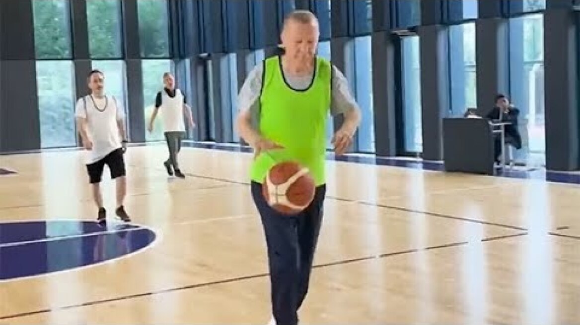 AK Party MP Varank shared a video of President Erdogan playing basketball