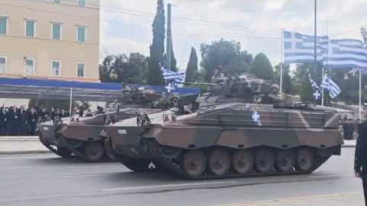 H μεγάλη στρατιωτική παρέλαση στην Αθήνα για την 25η Μαρτίου (7)