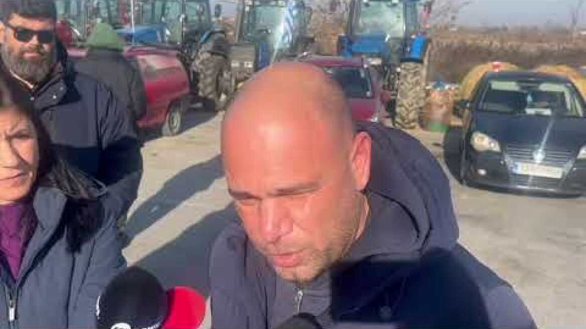 Αγρότες από το μπλόκο των Μαλγάρων μοίρασαν ρύζι στους διερχόμενους οδηγούς (3)