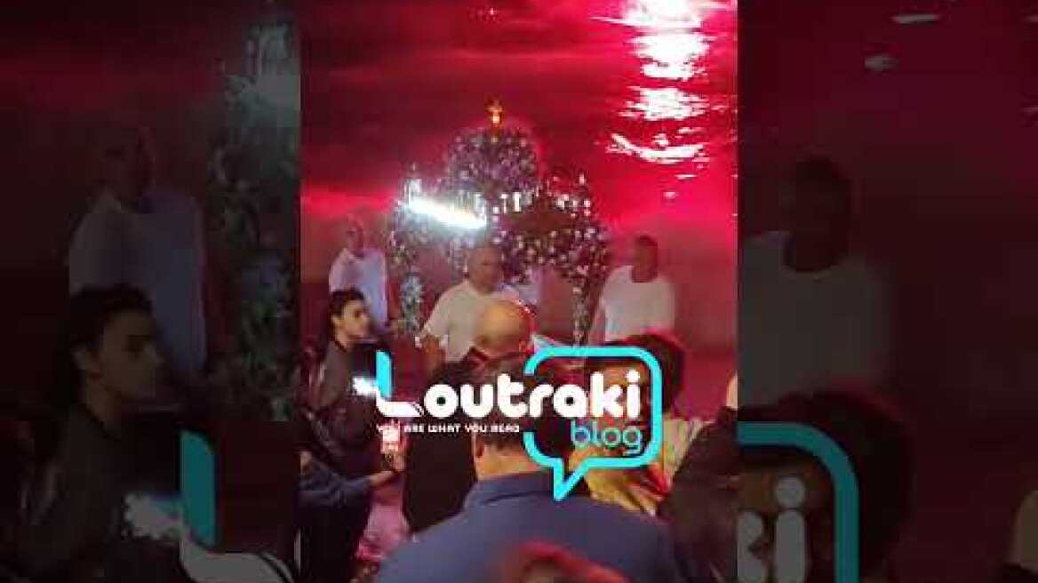 Όταν ο Επιτάφιος αγγίζει τη θάλασσα.Tο Λουτράκι υποκλίνεται στη συγκίνηση της Μεγάλης Παρασκευής