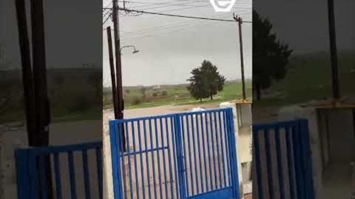 H κακοκαιρία "χτυπά" τον Απαλό Αλεξανδρούπολης - Εικόνες από το σχολείο