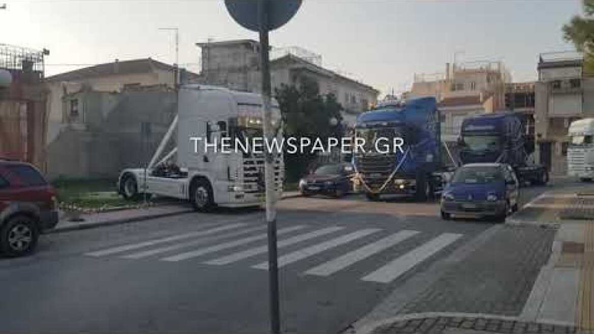 Κομβόι με νταλίκες σε γάμο στον Βόλο