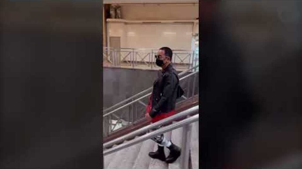 Γιώργος Μαζωνάκης: Έκανε βόλτα με το μετρό και ενθουσίασε τους θαυμαστές του