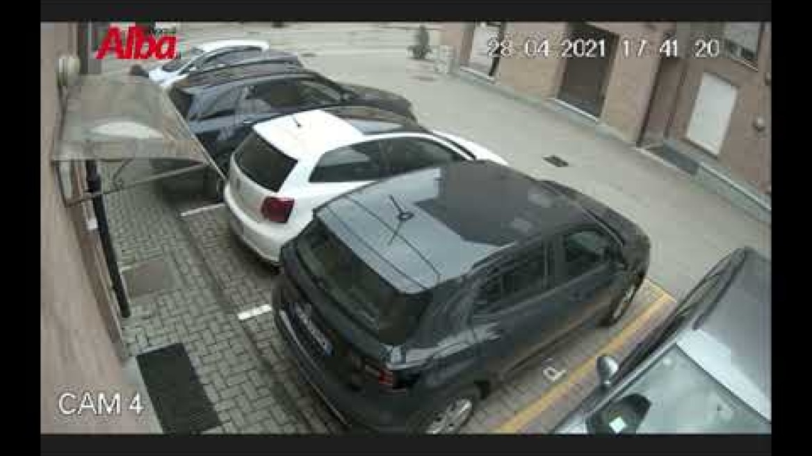 IL VIDEO / La rapina e gli spari di Roggero ai banditi fuori dalla gioielleria di Gallo Grinzane