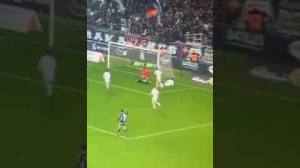 Alberth elis (girondins) prends un Ko, placé dans un coma artificiel ce soir.. force à lui !!!