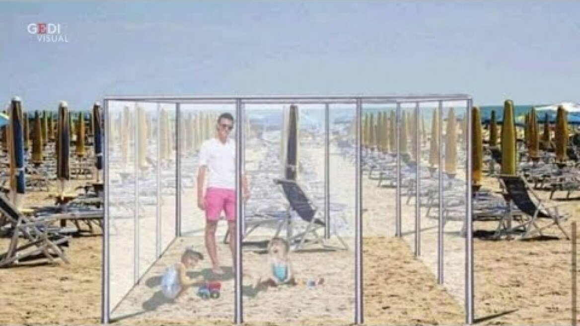Coronavirus, box di plexiglass in spiaggia: i social si scatenano