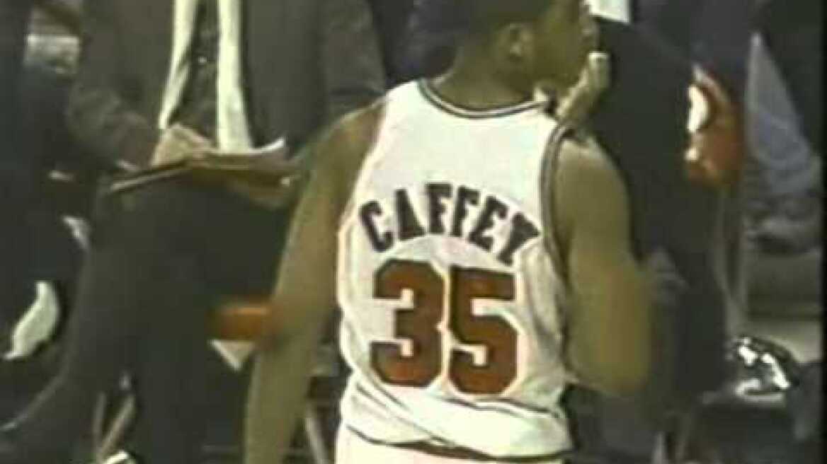 Jason Caffey Posterizes Danny Schayes