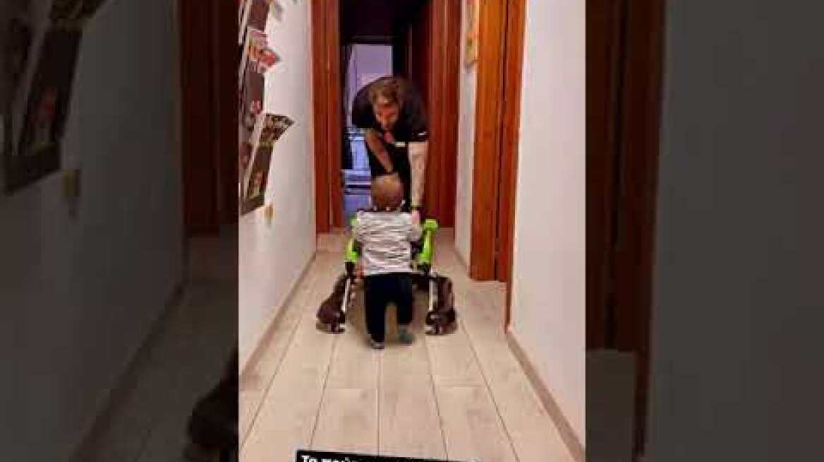 Τα πρώτα βήματα του γιου του Άκη Πετρετζίκη