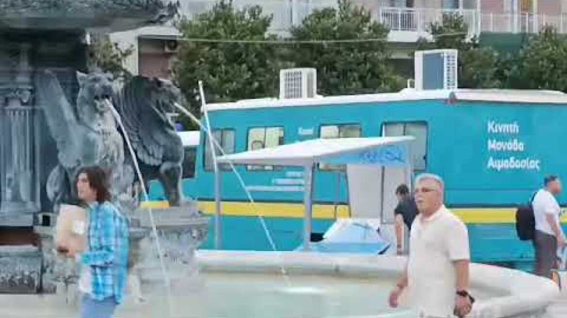 Γυαλιά καρφιά το περίπτερο της ΝΔ στην Πάτρα