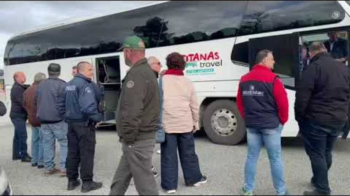 Λεωφορεία με αγρότες (1)