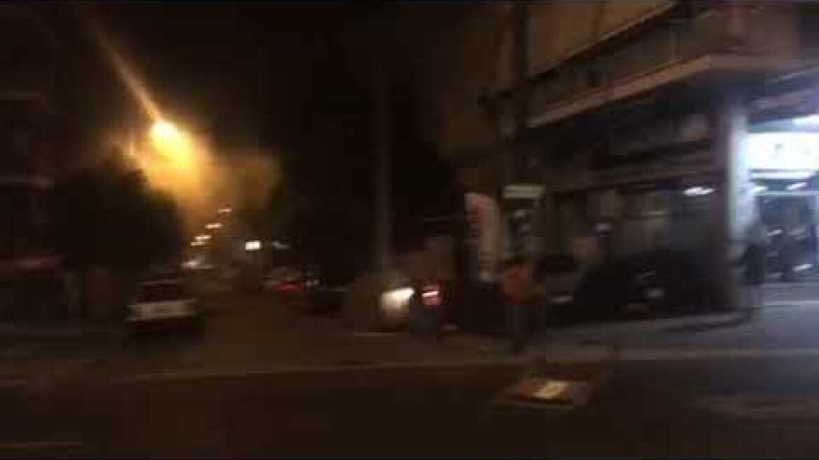 Μικρής κλίμακας επεισόδια από αντιεξουσιαστές που επιτέθηκαν σε διμοιρία των ματ στην Πέτρου Ράλλη