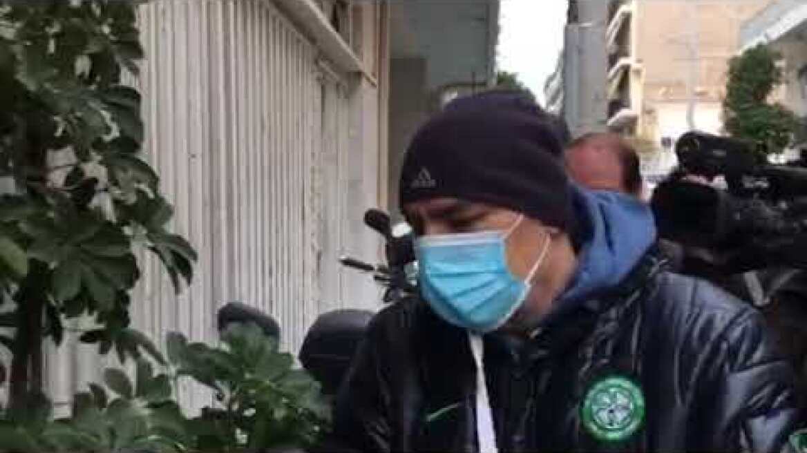 Γύρισε από τον γνάθο χειρουργό ο σταθμάρχης ταλαιπωρημένος