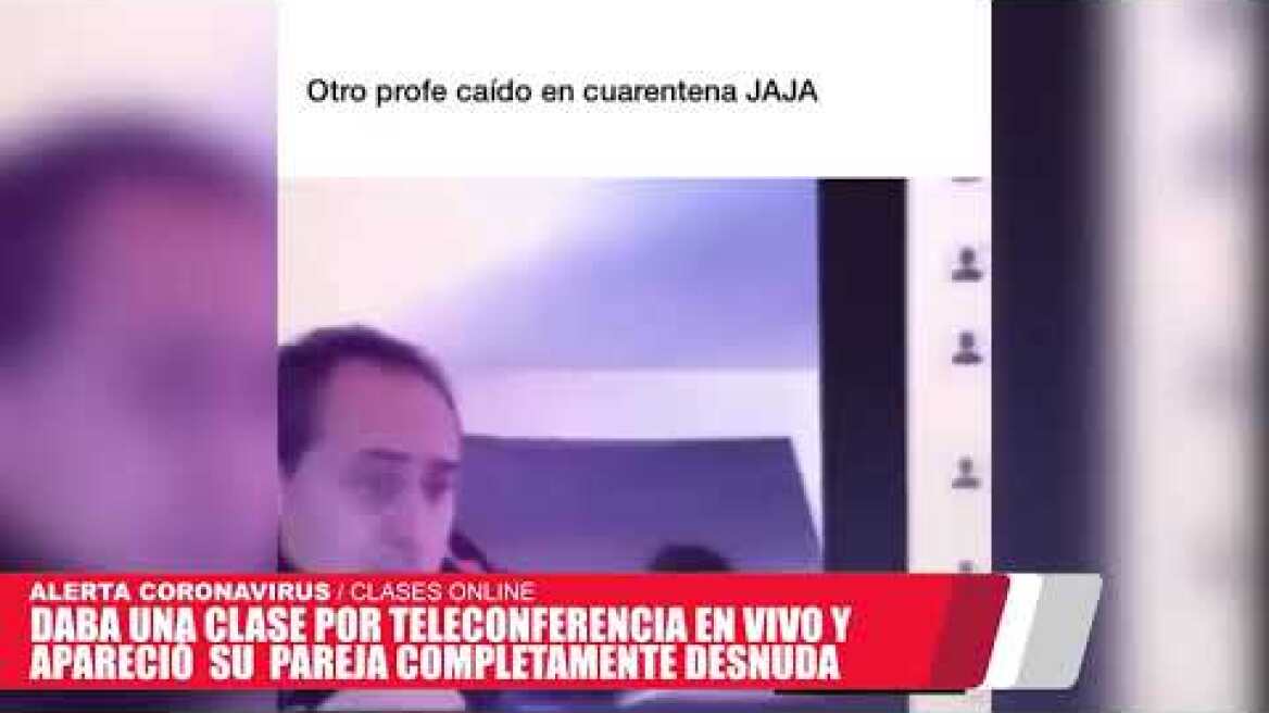 Daba una clase y la mujer aparece desnuda