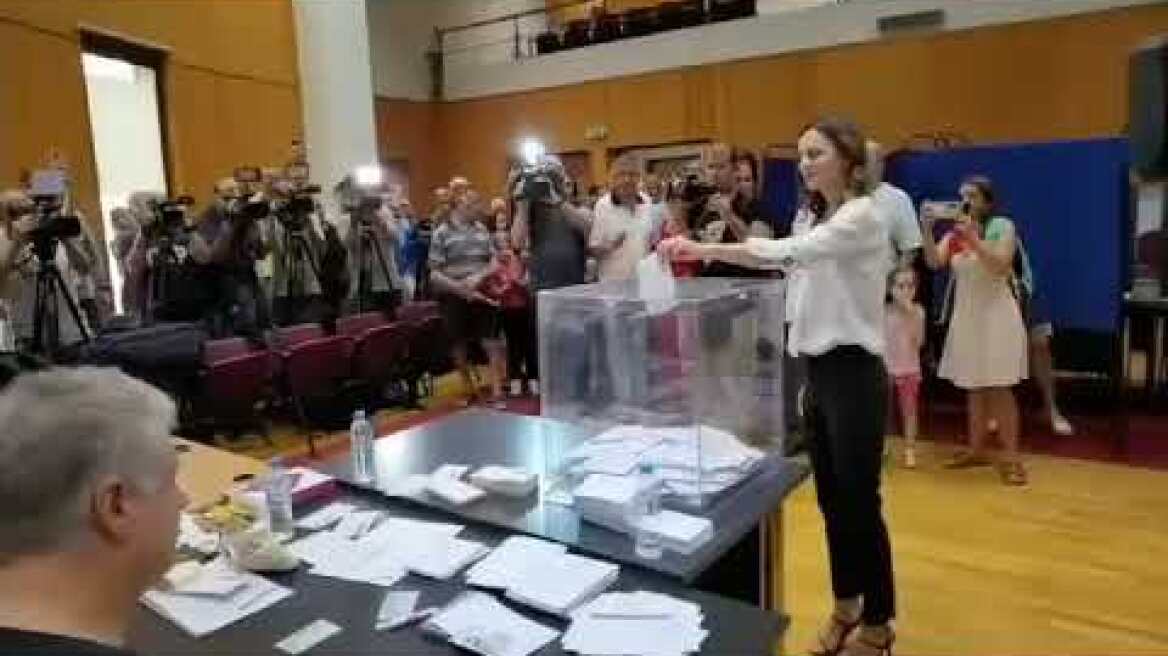 Ψήφισε στις εσωκομματικές του ΣΥΡΙΖΑ η Έφη Αχτσιόγλου