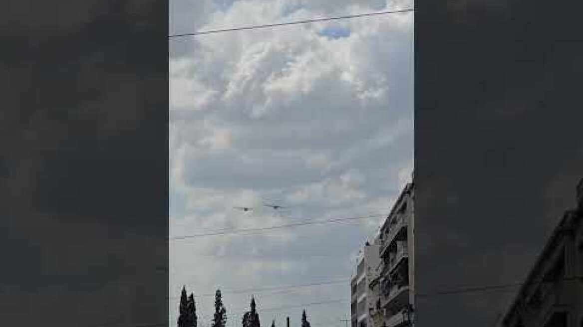 H μεγάλη στρατιωτική παρέλαση στην Αθήνα για την 25η Μαρτίου (10)