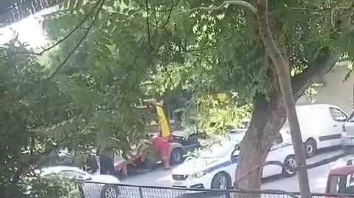 Το αυτοκίνητο με τον βαρύ οπλισμό στον Νέο Κόσμο