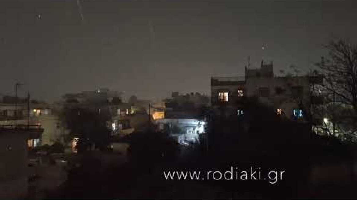 Ισχυρή χαλαζόπτωση πριν λίγο στη Ρόδο