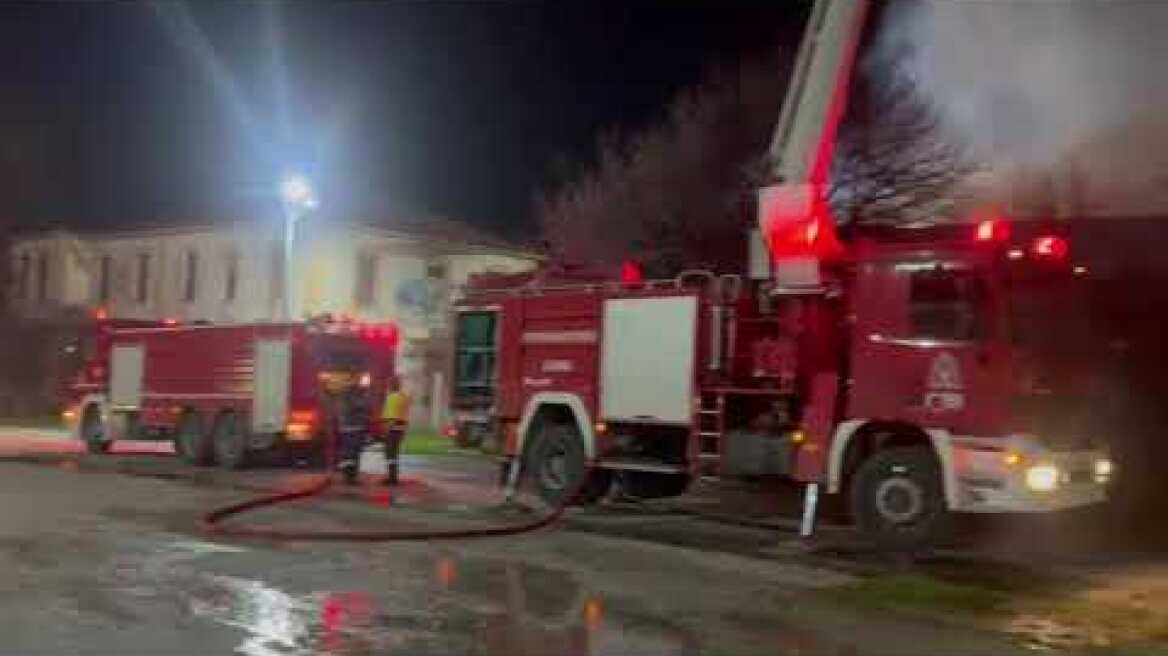 Φωτιά τώρα στο πρώην στρατόπεδο Κόδρα στη Θεσσαλονίκη (2)