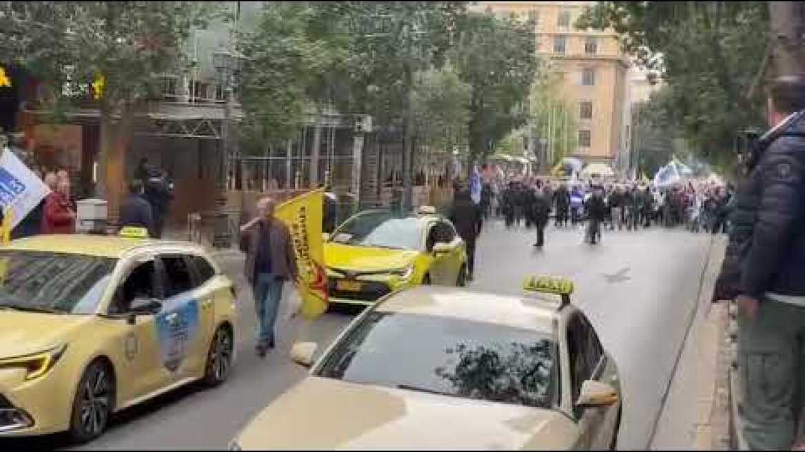 Απεργία οδηγών ταξί σε όλη τη χώρα, πορεία προς το κέντρο της Αθήνας (2)