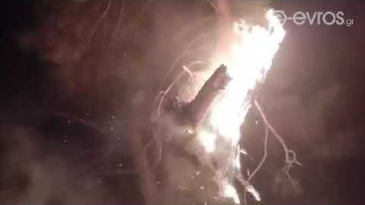 Ώρα 01:30 - Εστίες φωτιάς παντού λίγο νοτιότερα της Δαδιάς