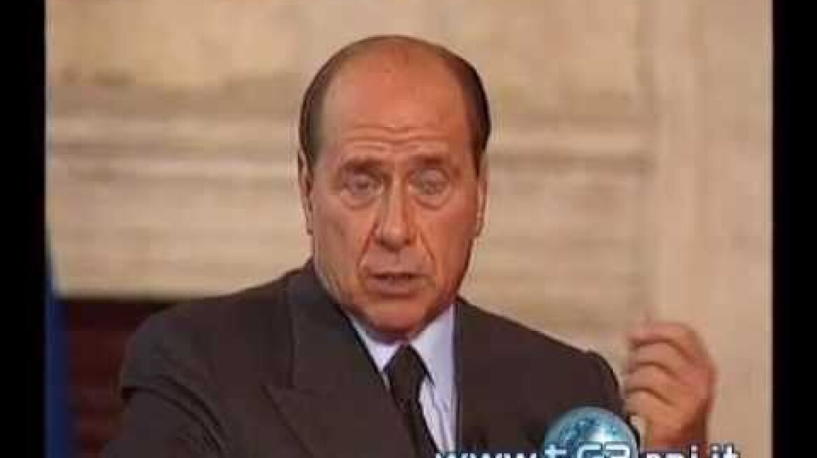 Berlusconi: Mussolini non ha mai ammazzato nessuno