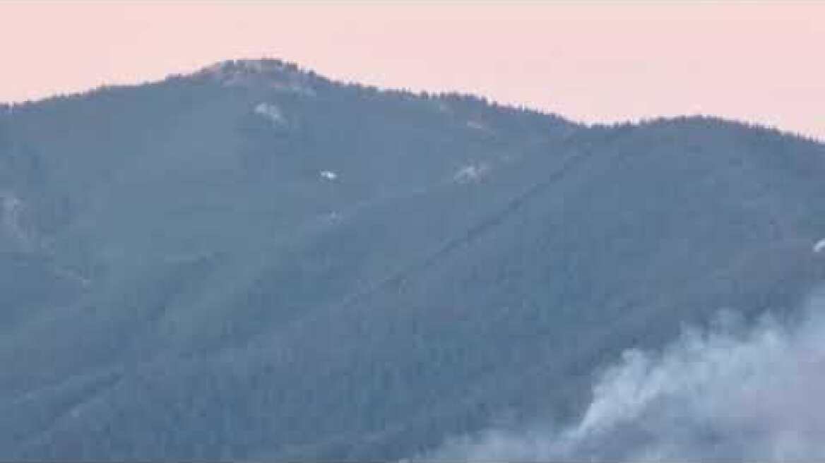 Θάσος: ρίχτηκαν στη μάχη της πυρόσβεσης τα πρώτα εναέρια μέσα