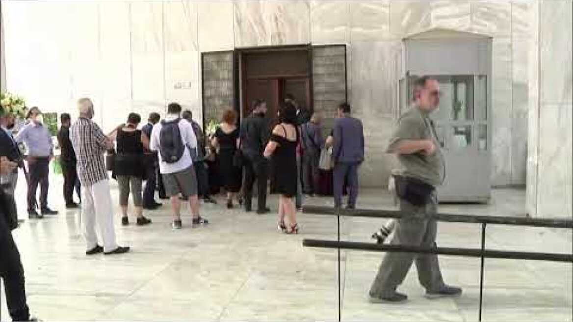 LIVE: H κηδεία του Τόλη Βοσκόπουλος - Πρώτο ΘΕΜΑ
