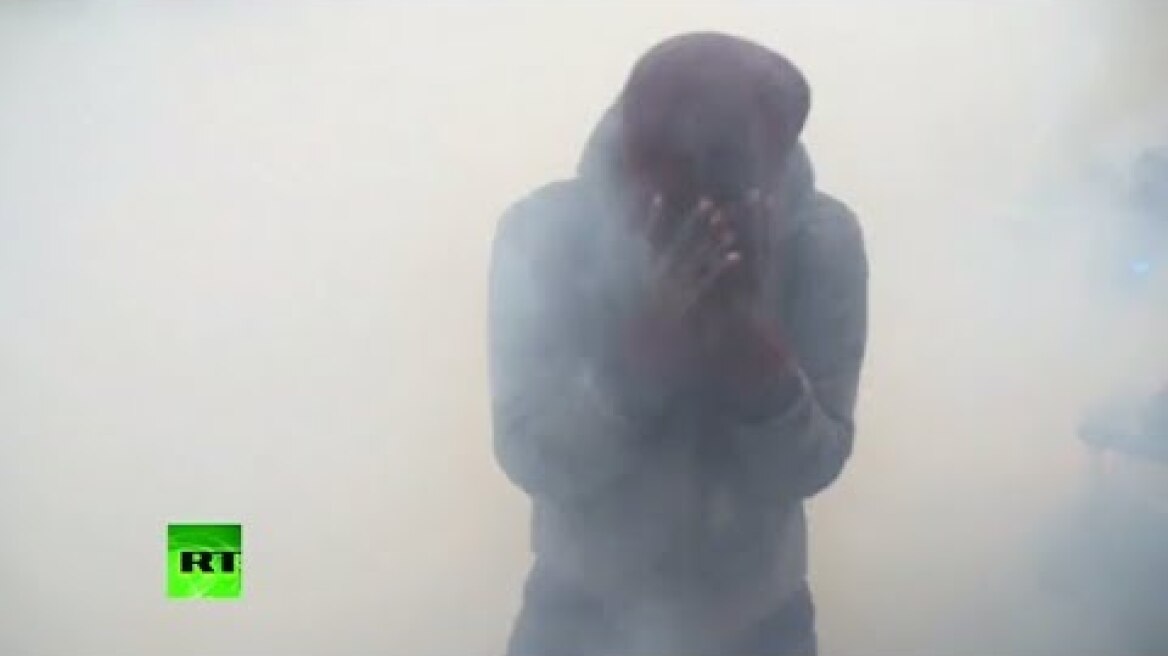 Moment tear gas deployed in Paris on 4th weekend of Yellow Vests protests