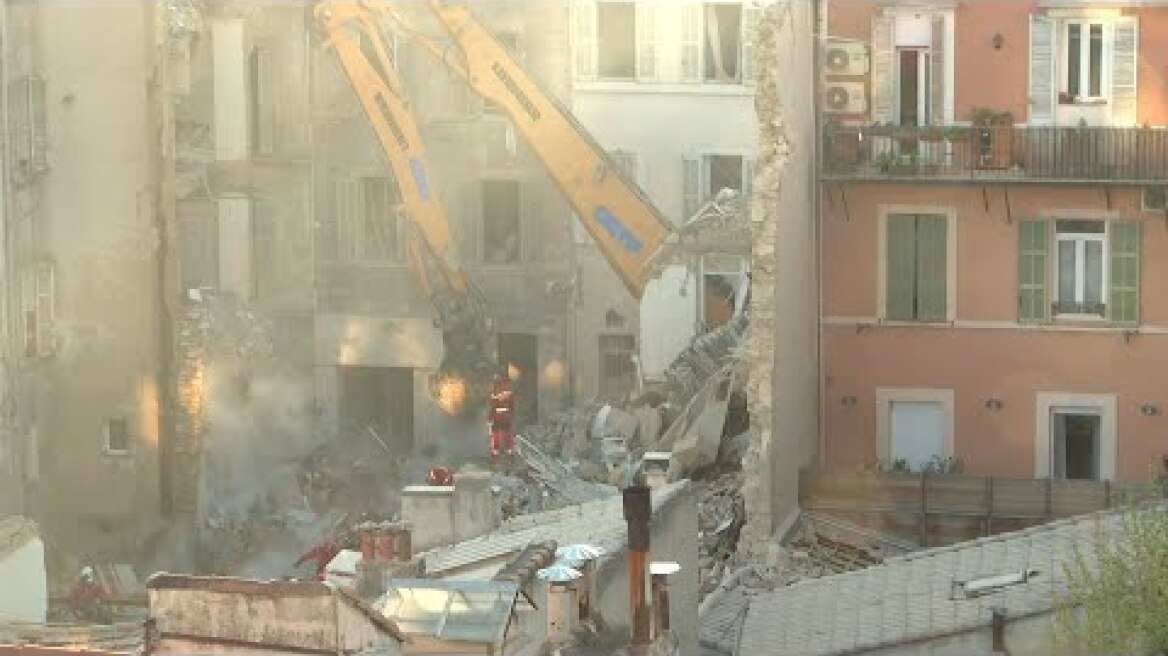 Immeuble effondré à Marseille : les secours à l'oeuvre dans les décombres | AFP Images