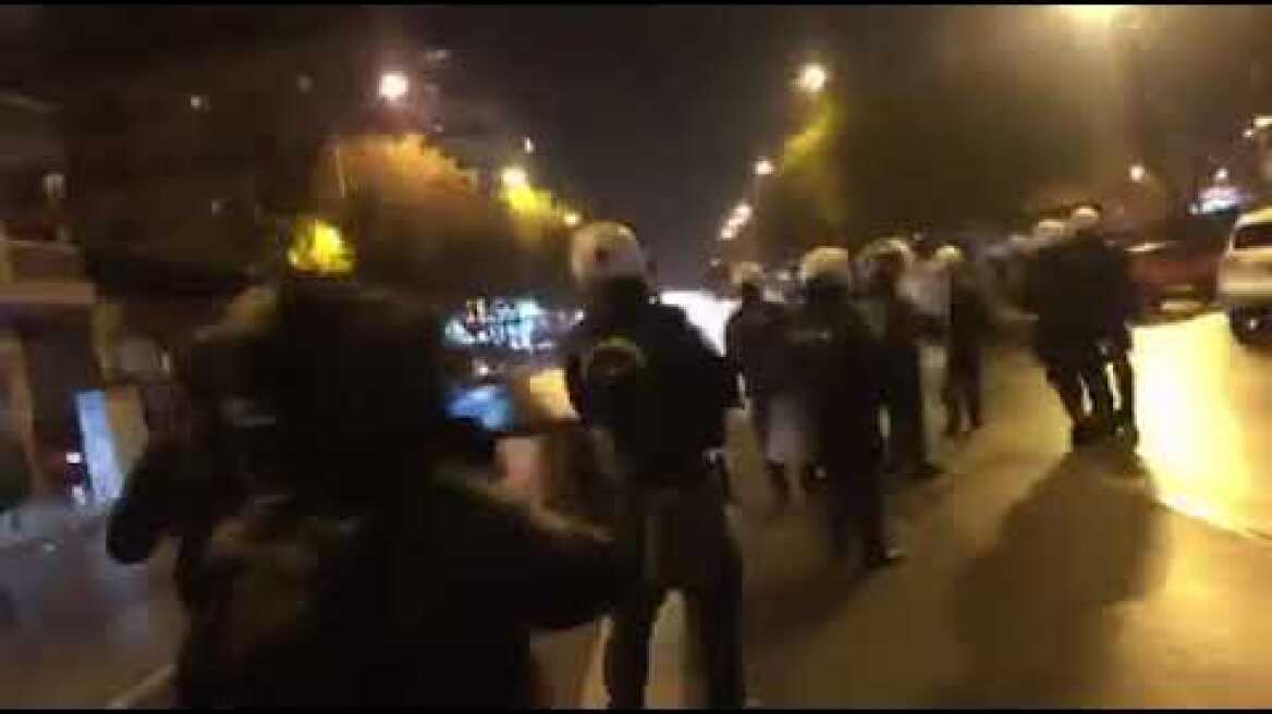 GrTimes: Επεισόδια τώρα στην Καμάρα με αφορμή την επέτειο του Πολυτεχνείου