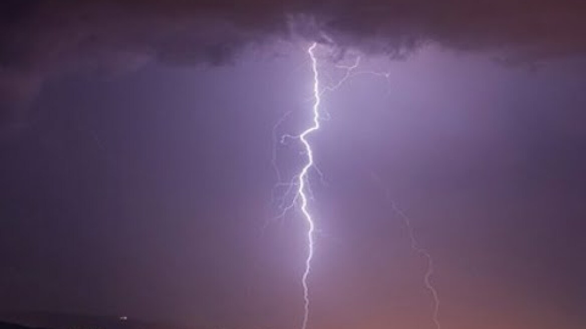 Χιλιάδες κεραυνοί αστραπές κάθε δευτερόλεπτο η νύχτα γίνεται μέρα βράδυ Πέμπτη 3 10 2019