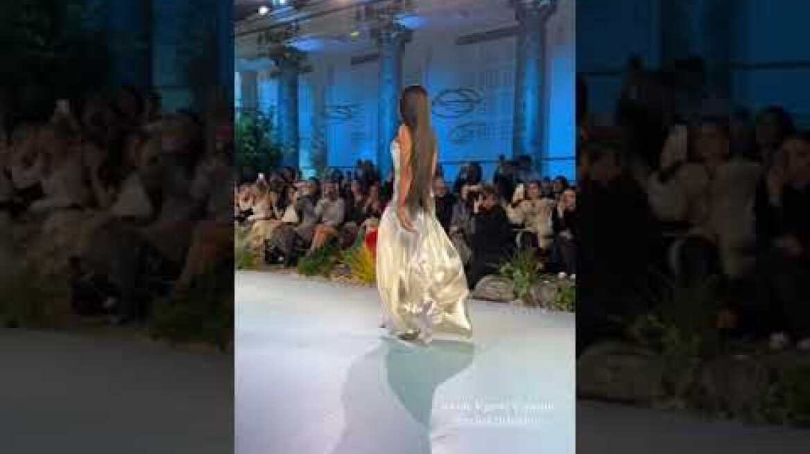 Η Ναόμι Κάμπελ άνοιξε την επίδειξη μόδας της Σήλιας Κριθαριώτη (2)