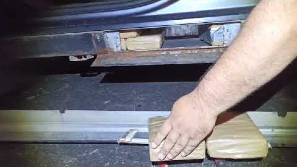 Εντοπισμός πάνω από 28 κιλών κοκαΐνης σε κρύπτες αυτοκινήτου
