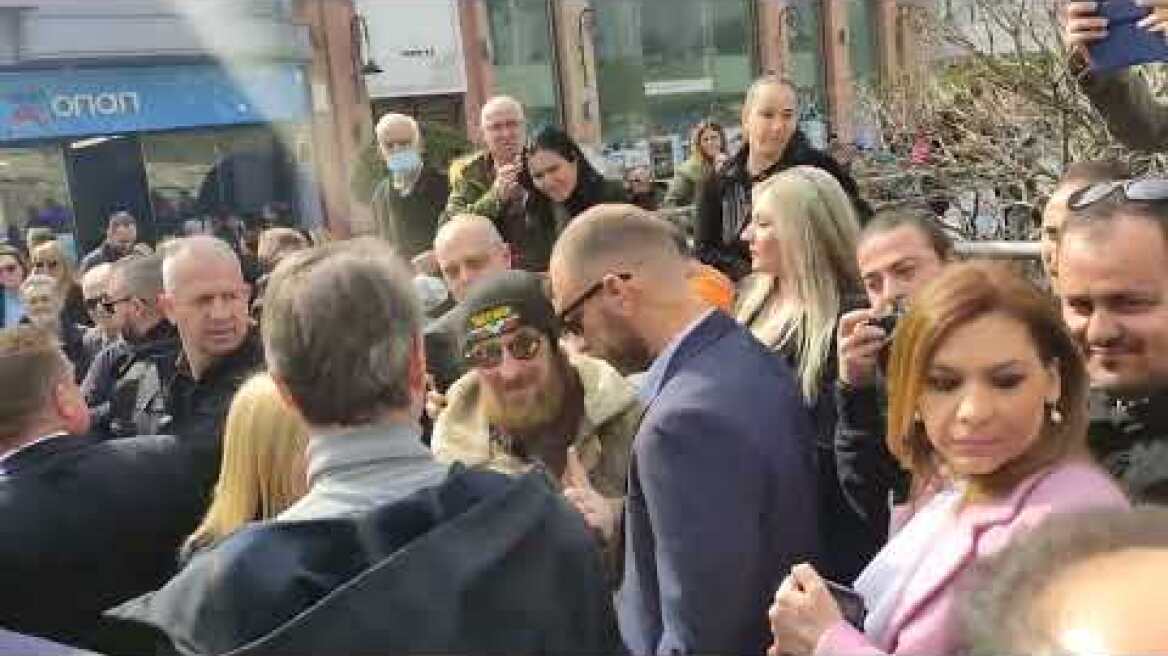 Ο Κυρ. Μητσοτάκης στη Λάρισα σχολιάζει τη συναυλία των Guns n' Roses το προσεχές καλοκαίρι