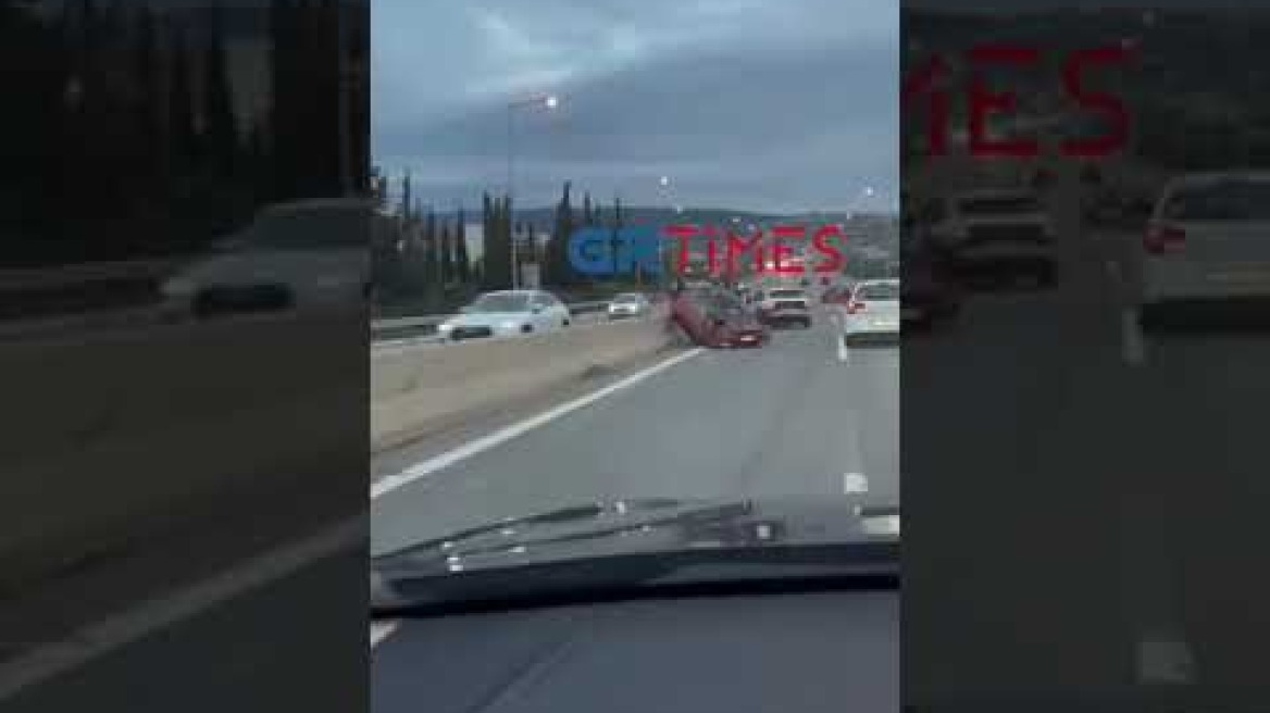 Αυτοκίνητο τούμπαρε στην εσωτ. Περιφερειακή