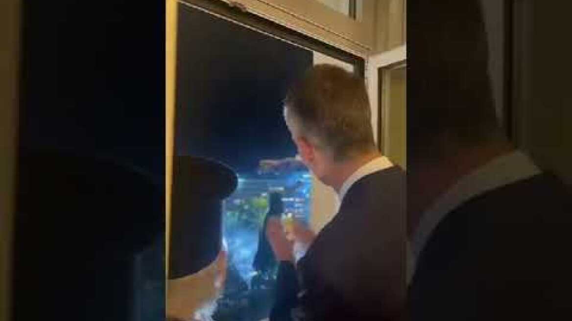 Ο Οικουμενικός Πατριάρχης και ο Δήμαρχος Αθηναίων στο φωταγωγημένο Σύνταγμα