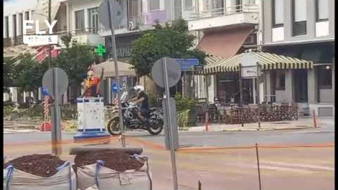 Σπάρτη-viral: Άγνωστος ντύθηκε πολεμιστής και έκανε τον τροχονόμο