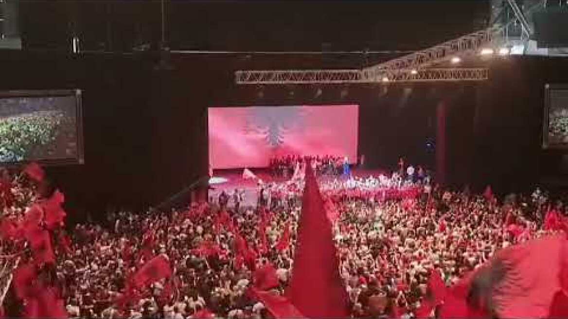 Γέμισε με κόσμο το γήπεδο για την ομιλία Ράμα