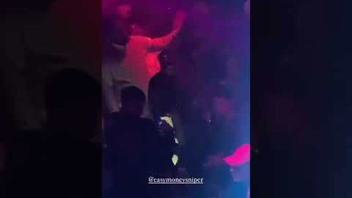 Ο Κέβιν Ντουράντ τραγουδάει σε αθηναϊκό κλαμπ