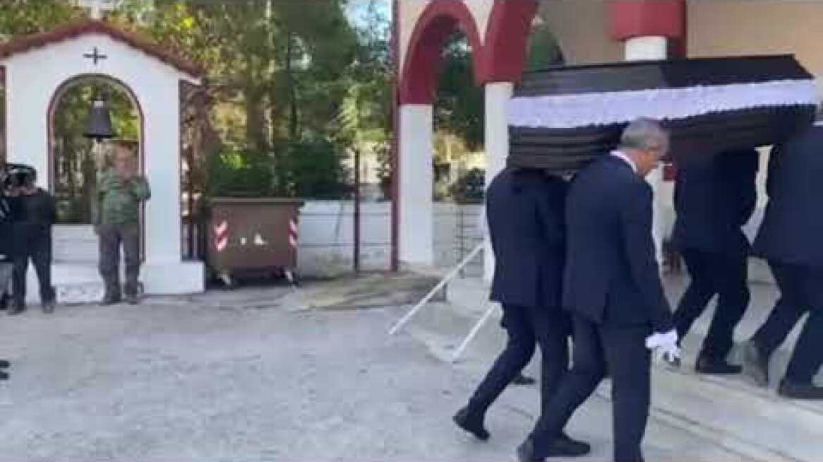 Μίνα Αδαμάκη: H κηδεία της ηθοποιού στο κοιμητήριο του Βύρωνα