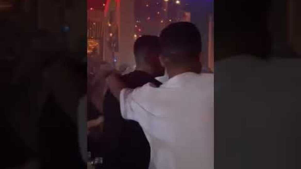 Snik: Άγριο ξύλο σε live του στην Κατερίνη