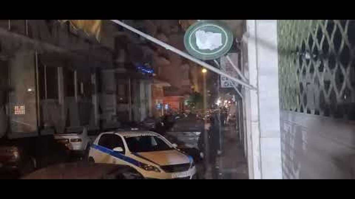 Αίσιο τέλος στο περιστατικό ομηρίας στο κέντρο της Αθήνας – Συνελήφθη ο δράστης (2)