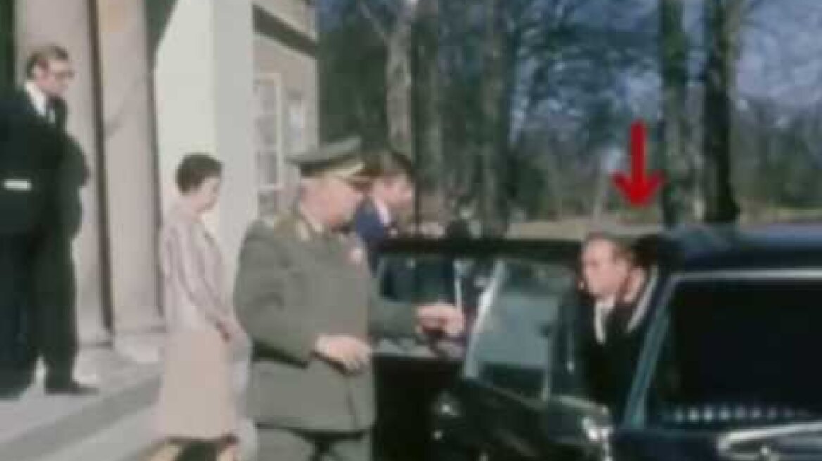 Tito u poseti Svedskoj - prikljestena ruka